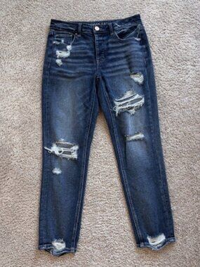 American Eagle Tomgirl distressed jeans size 4